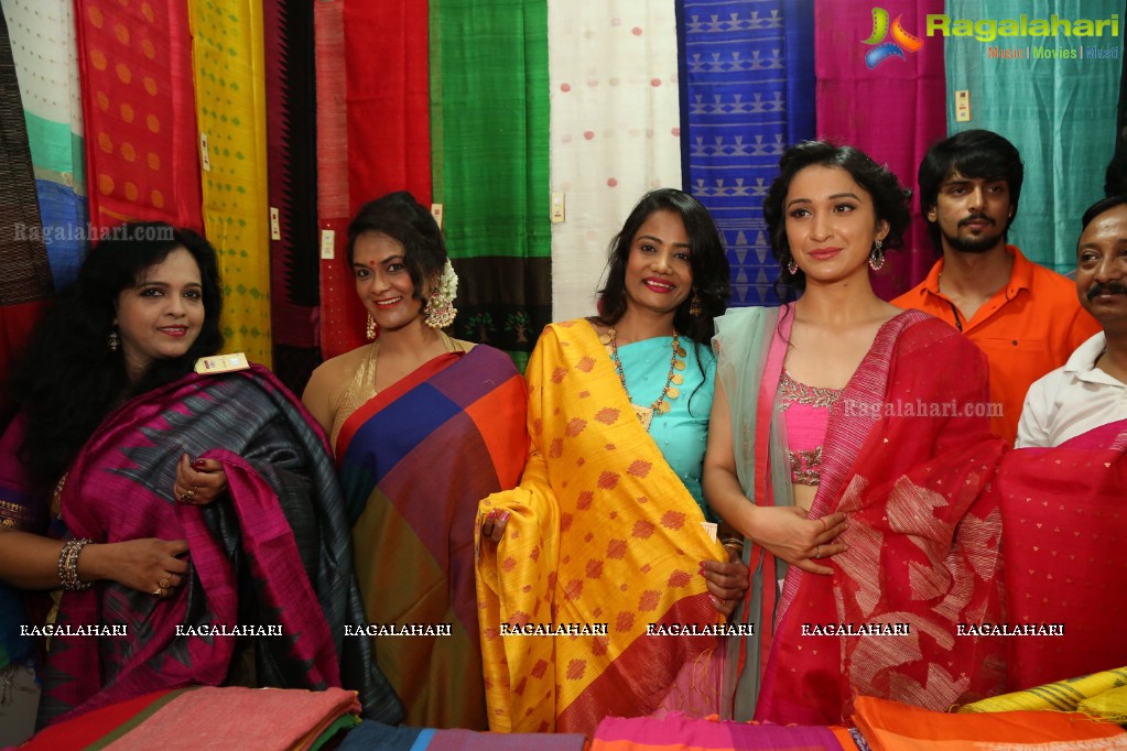 Sakshi Kakkar inaugurates Silk India Expo - 2017 at Sri Satya Sai Nigamagamam