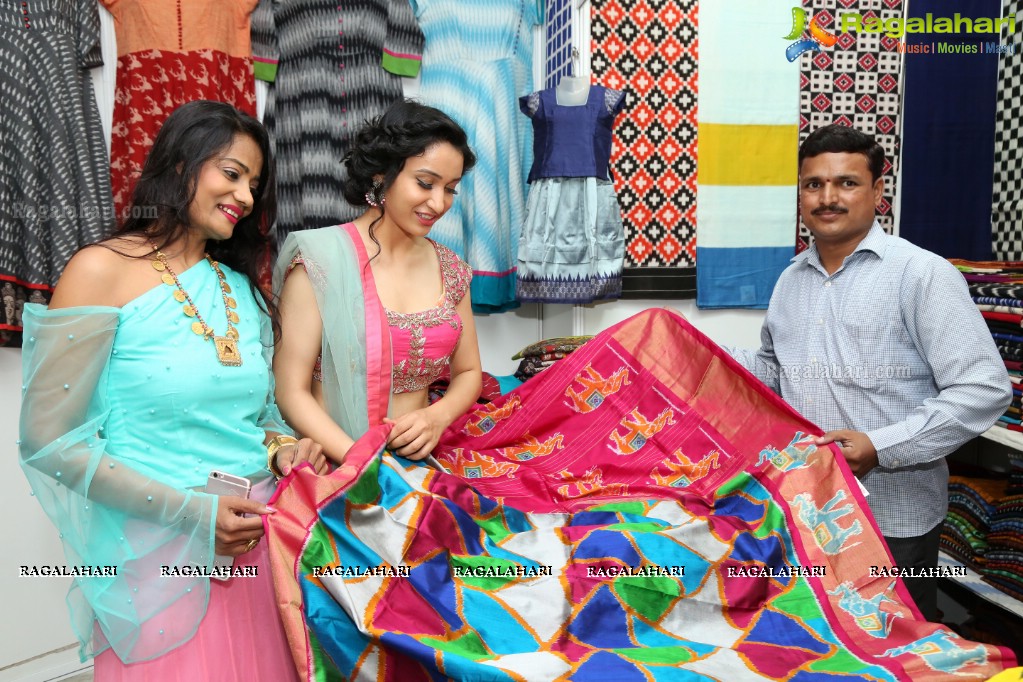 Sakshi Kakkar inaugurates Silk India Expo - 2017 at Sri Satya Sai Nigamagamam