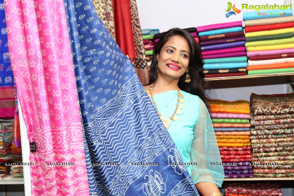 Sakshi Kakkar inaugurates Silk India Expo - 2017 at Sri Satya Sai Nigamagamam