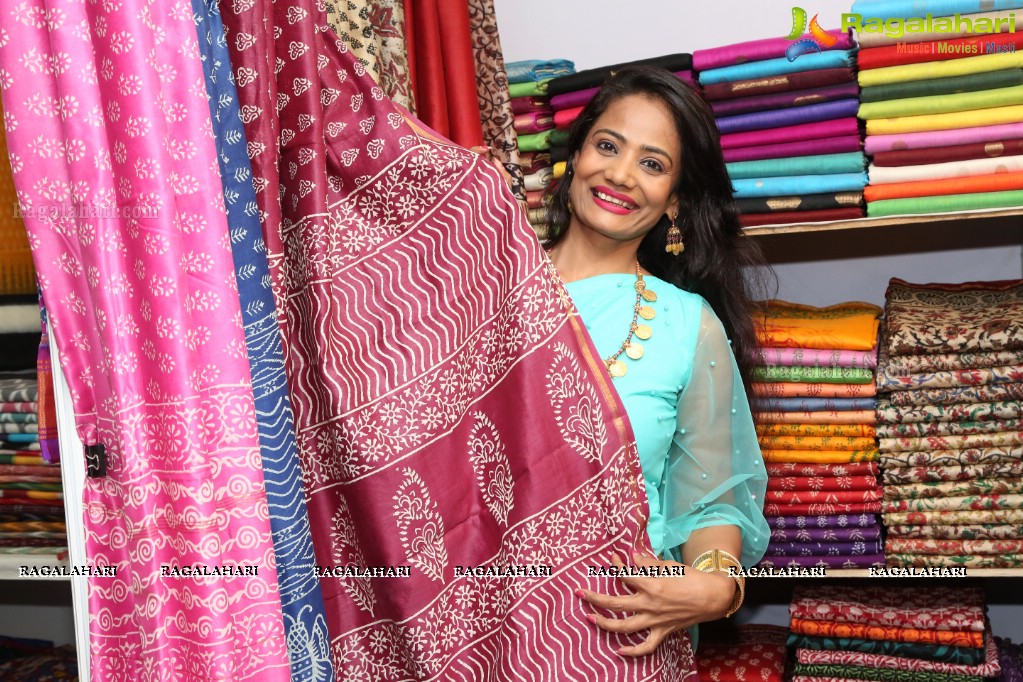 Sakshi Kakkar inaugurates Silk India Expo - 2017 at Sri Satya Sai Nigamagamam