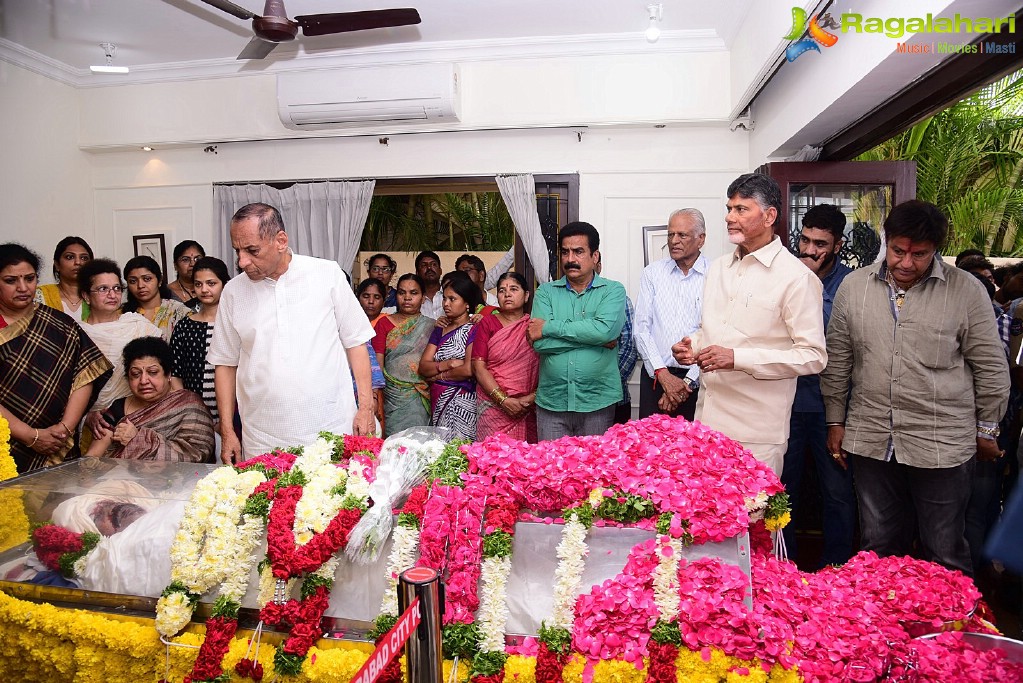 Celebrities Pay Homage To Nandamuri Harikrishna