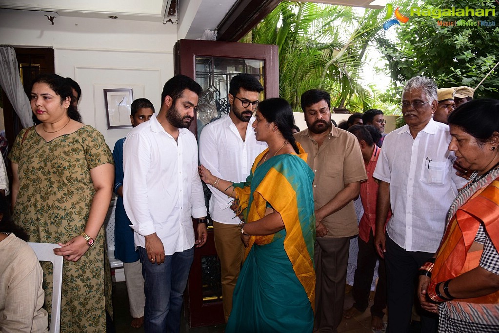 Celebrities Pay Homage To Nandamuri Harikrishna