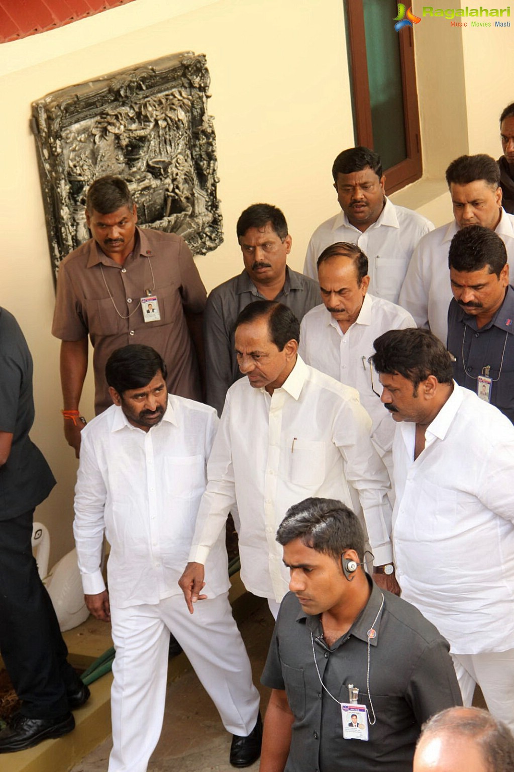 Celebrities Pay Homage To Nandamuri Harikrishna