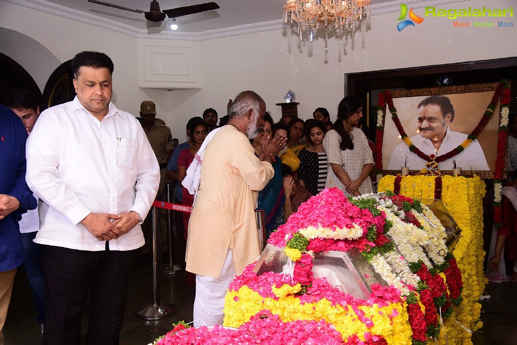 Celebrities Pay Homage To Nandamuri Harikrishna