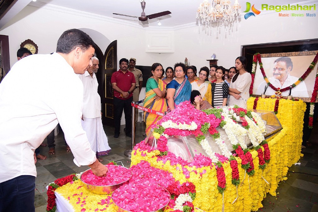 Celebrities Pay Homage To Nandamuri Harikrishna