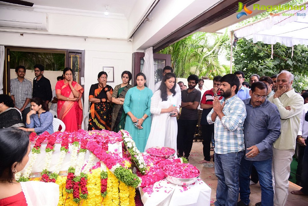 Celebrities Pay Homage To Nandamuri Harikrishna