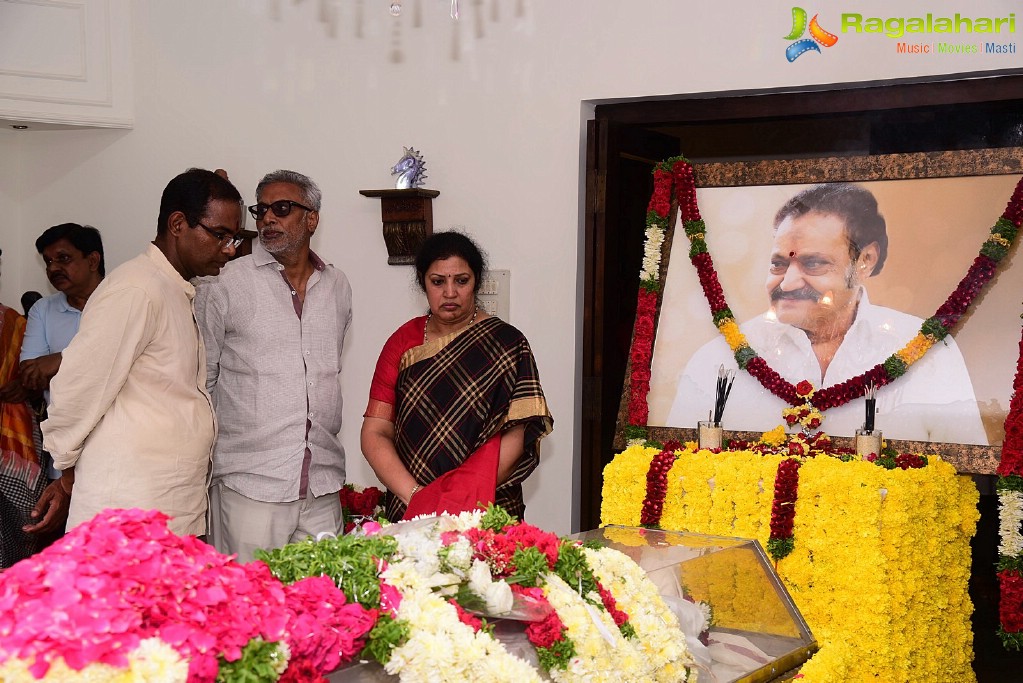 Celebrities Pay Homage To Nandamuri Harikrishna