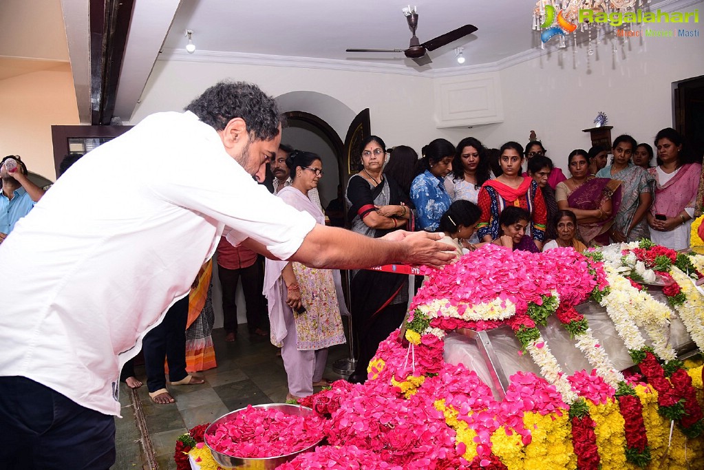 Celebrities Pay Homage To Nandamuri Harikrishna