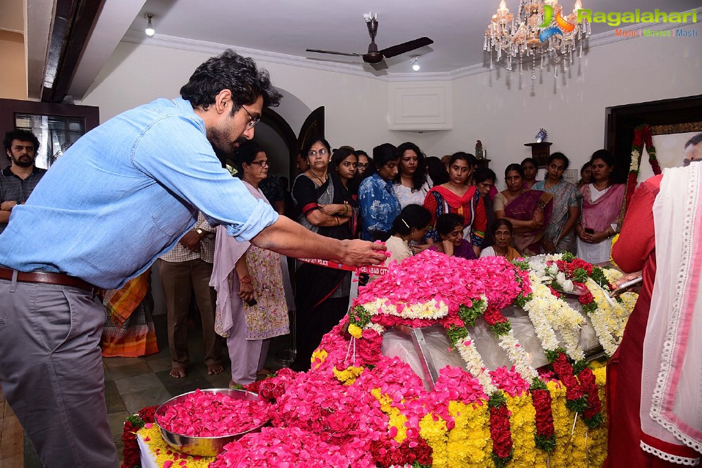 Celebrities Pay Homage To Nandamuri Harikrishna