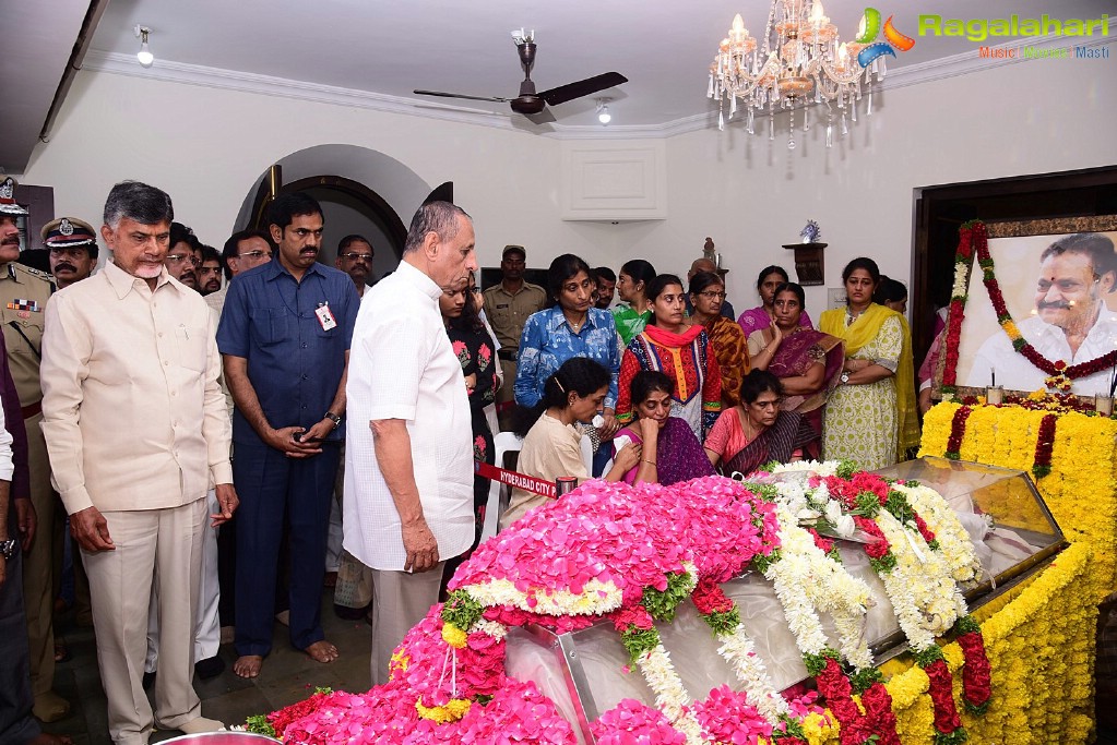 Celebrities Pay Homage To Nandamuri Harikrishna