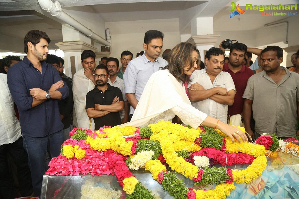 Celebrities pay homage to B. Jaya