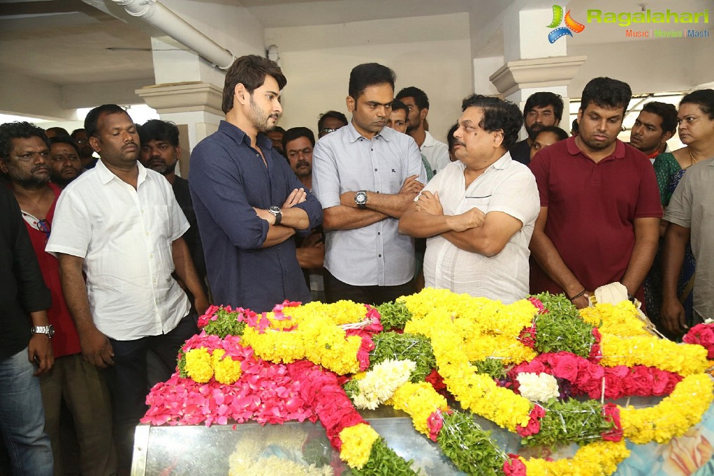 Celebrities pay homage to B. Jaya