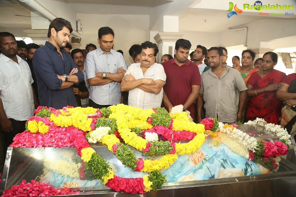 Celebrities pay homage to B. Jaya