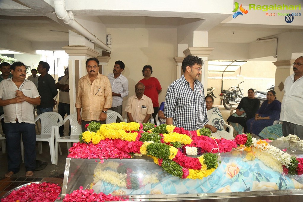 Celebrities pay homage to B. Jaya