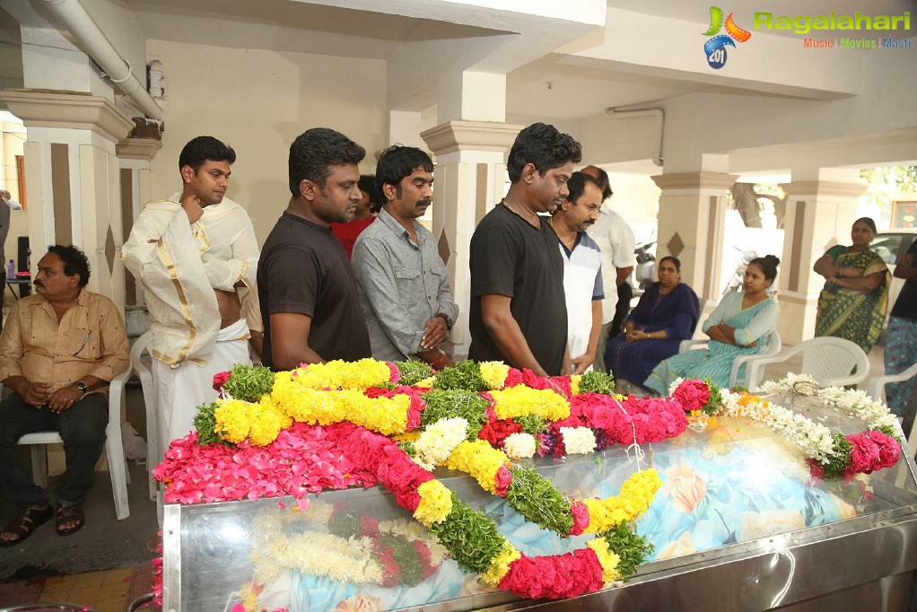 Celebrities pay homage to B. Jaya