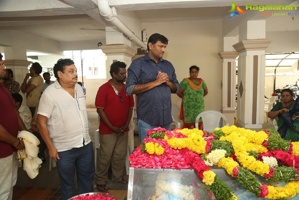 Celebrities pay homage to B. Jaya