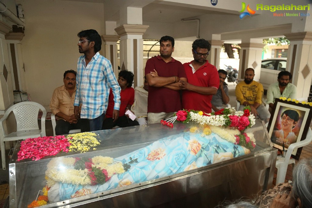 Celebrities pay homage to B. Jaya