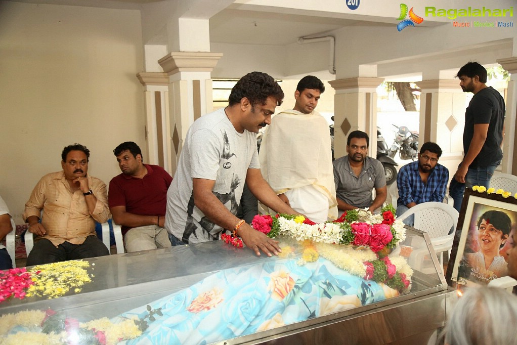 Celebrities pay homage to B. Jaya