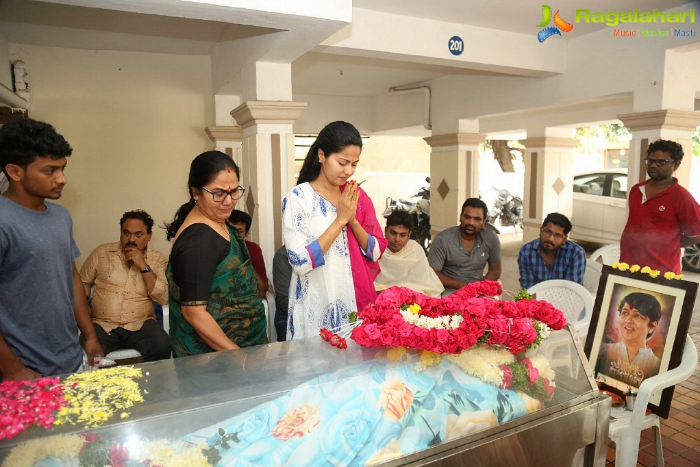 Celebrities pay homage to B. Jaya