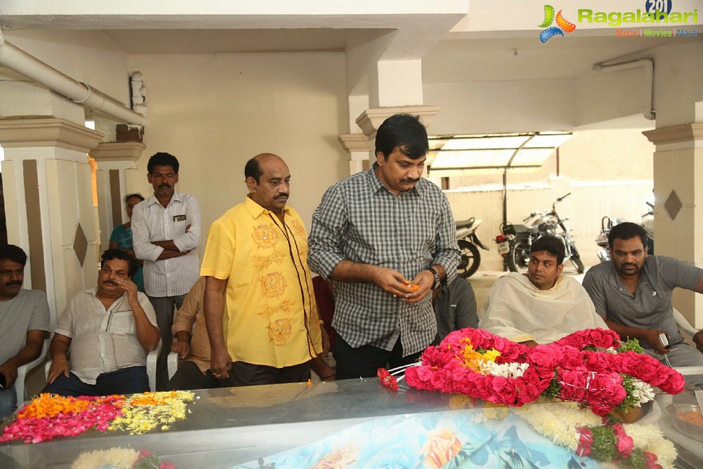 Celebrities pay homage to B. Jaya