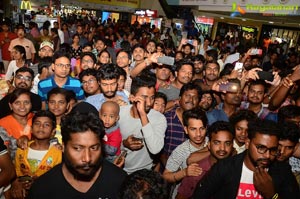 Nannu Dochukundhuvate Team at CMR Mall in Vizag