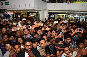 Nannu Dochukundhuvate Team at CMR Mall in Vizag