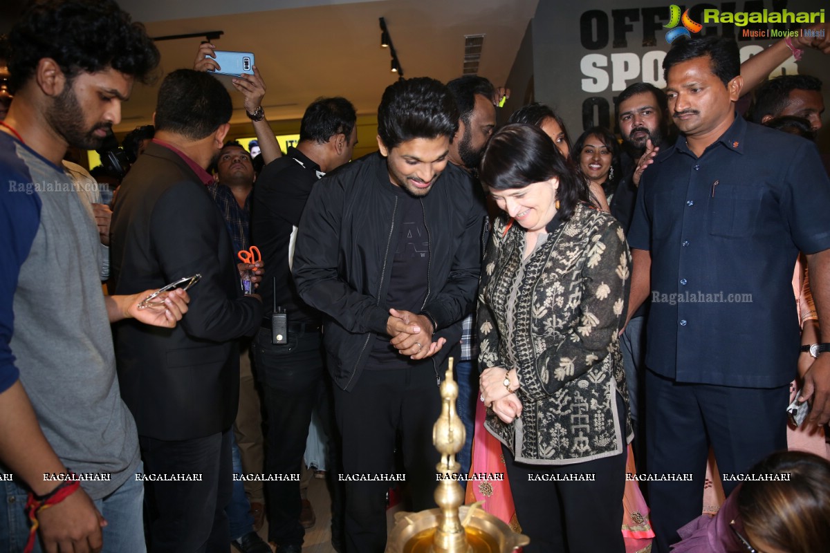 Allu Arjun launches B Dubs at Gachibowli, Hyderabad