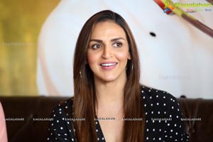 Cakewalk Esha Deol