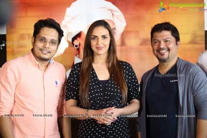 Cakewalk Esha Deol