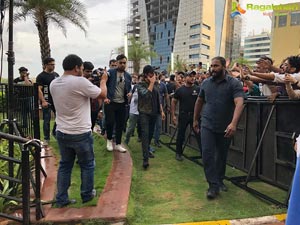 Hrithik Roshan Promotes Fitness At Inorbit Mall