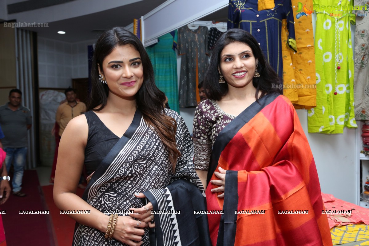 Priyanka Sharma inaugurates National Silk Expo at Shilpakala Vedika