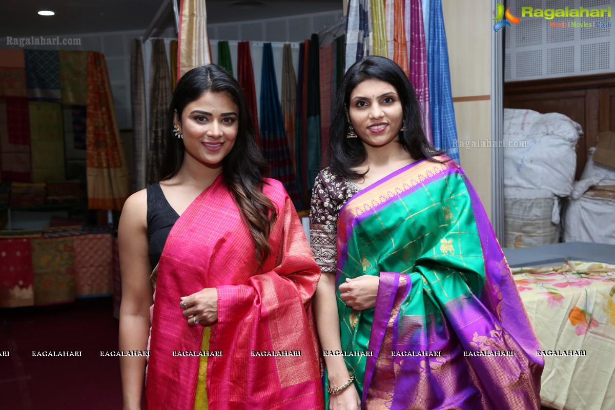 Priyanka Sharma inaugurates National Silk Expo at Shilpakala Vedika