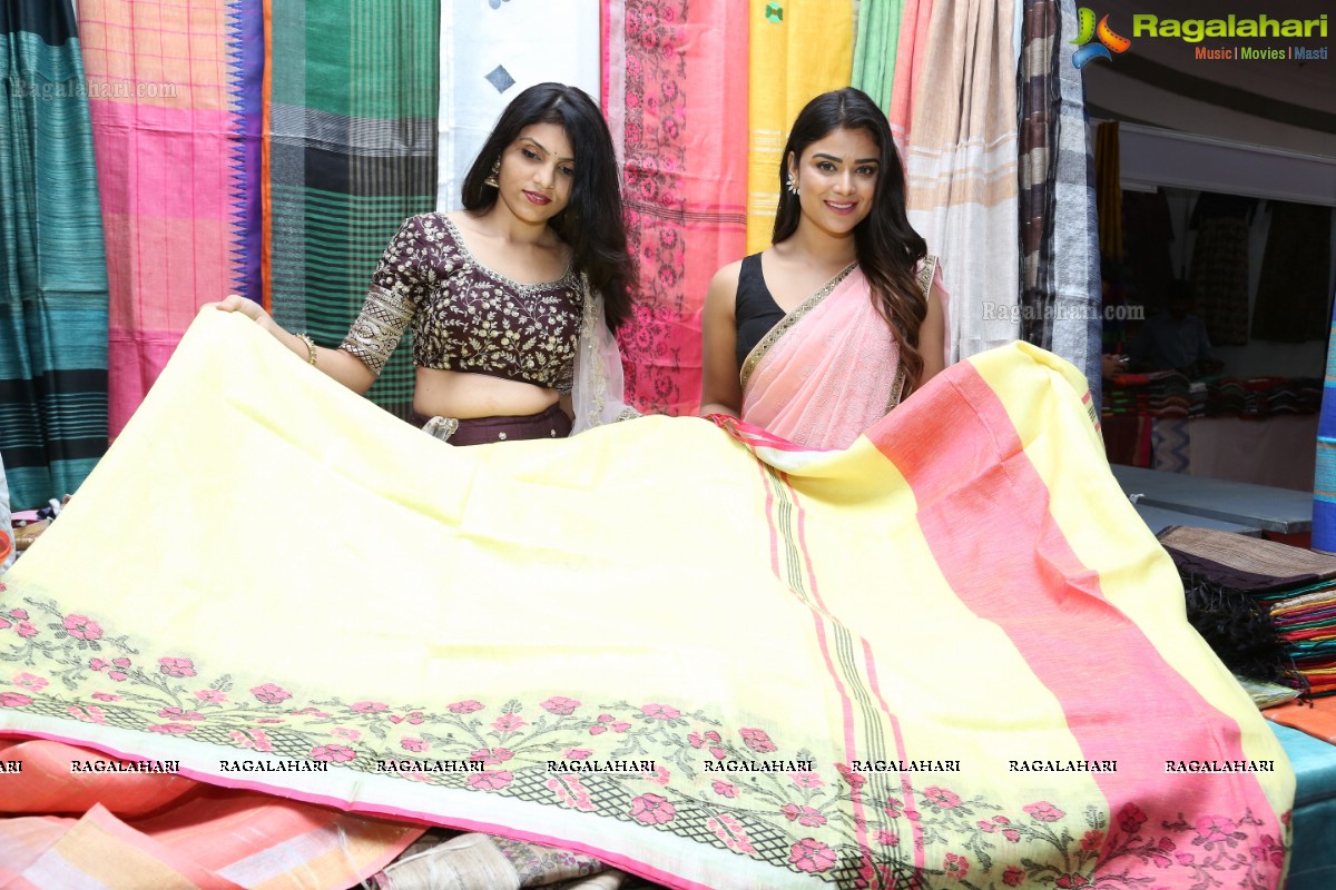 Priyanka Sharma inaugurates National Silk Expo at Shilpakala Vedika