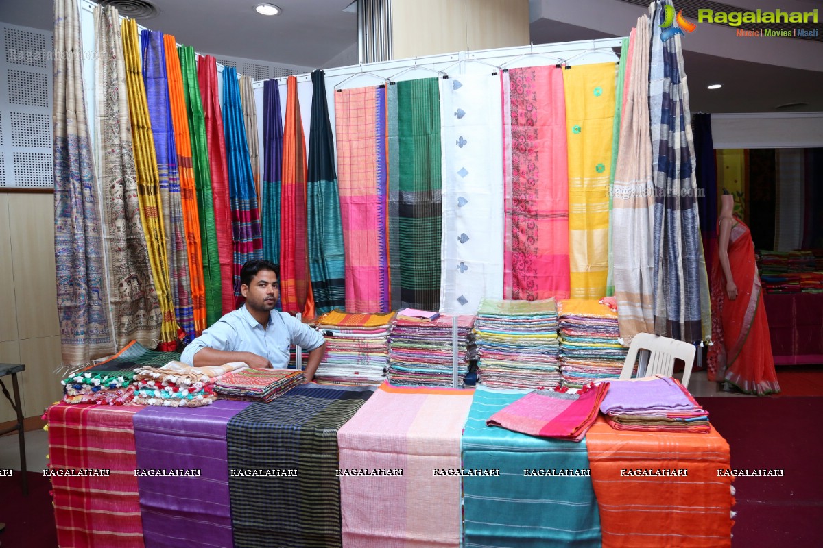 Priyanka Sharma inaugurates National Silk Expo at Shilpakala Vedika