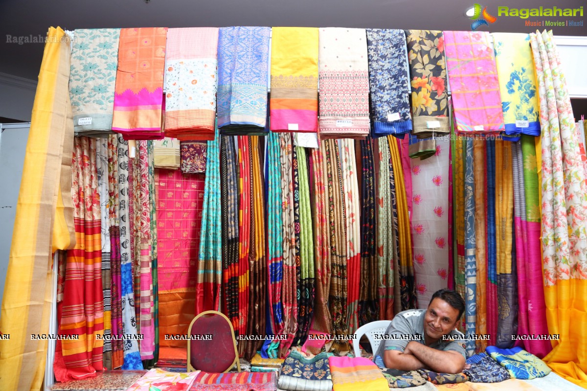 Priyanka Sharma inaugurates National Silk Expo at Shilpakala Vedika