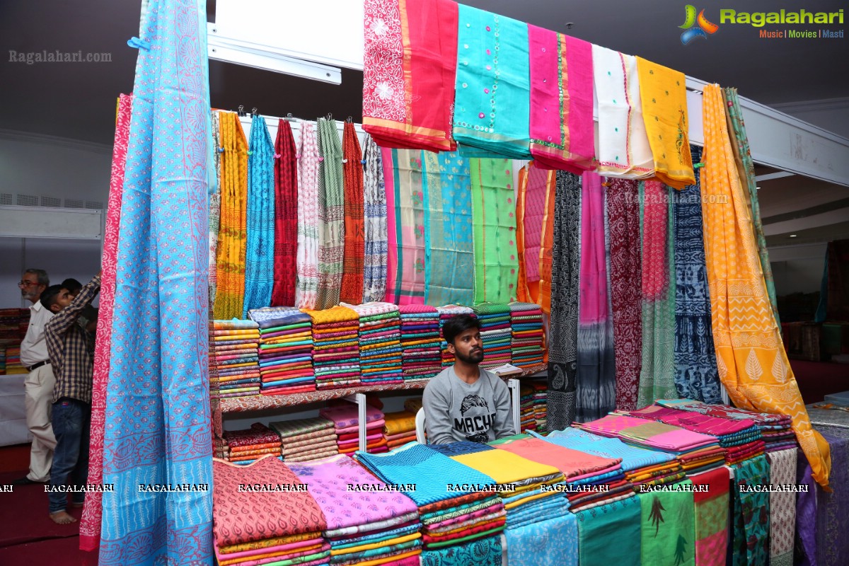 Priyanka Sharma inaugurates National Silk Expo at Shilpakala Vedika