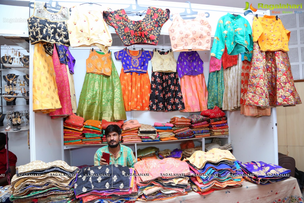 Priyanka Sharma inaugurates National Silk Expo at Shilpakala Vedika