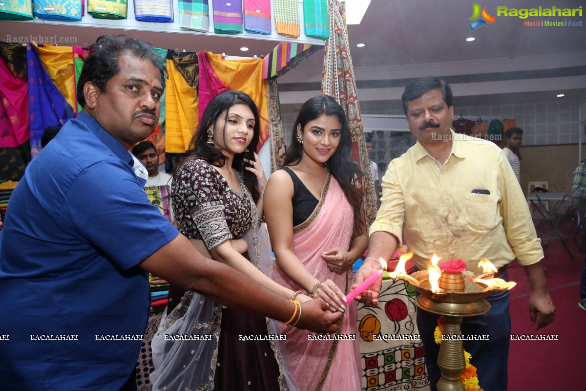 Priyanka Sharma inaugurates National Silk Expo at Shilpakala Vedika