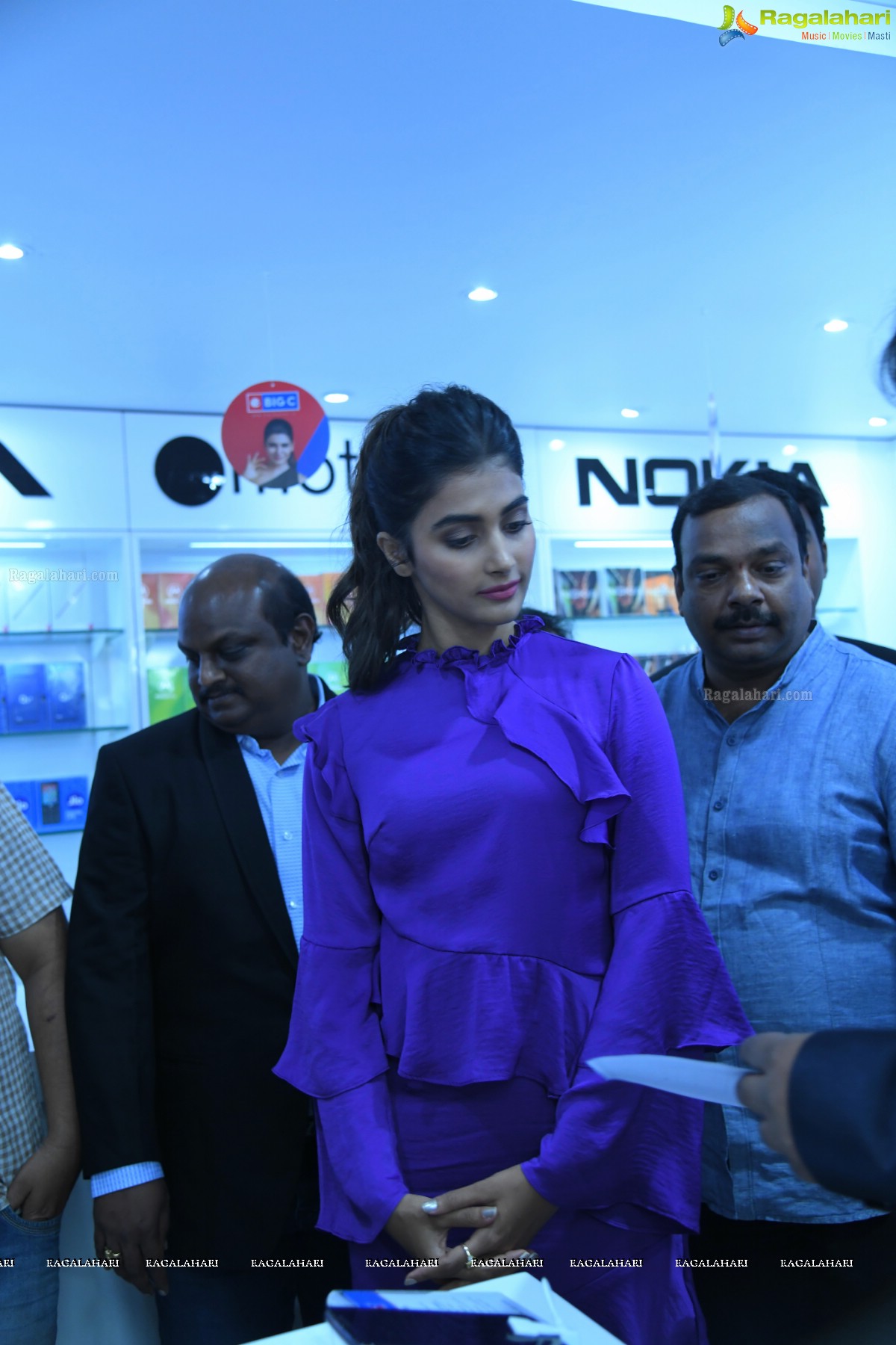 Pooja Hegde launches Samsung Galaxy Note 9 at Big C Store, Madhapur, Hyderabad