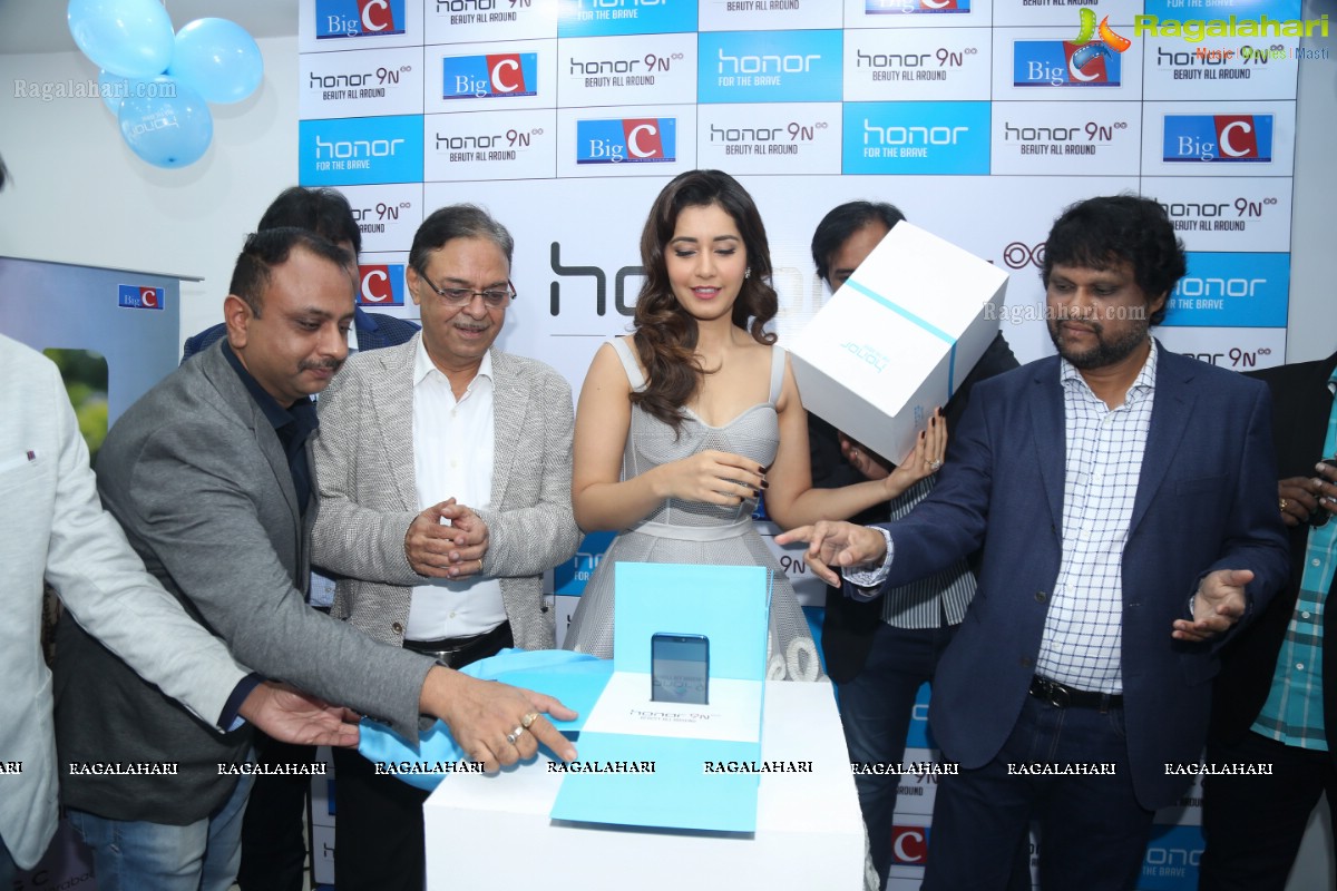 Raashi Khanna Launches Honor 9N Mobile at Big C