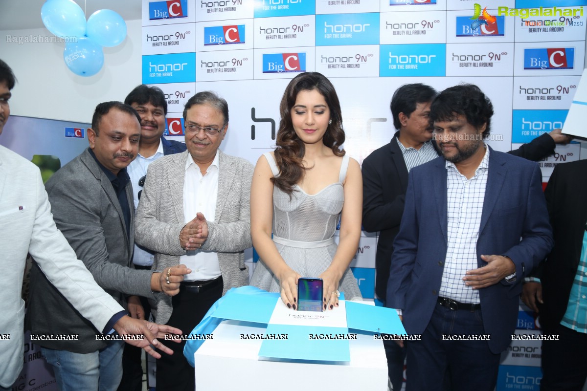 Raashi Khanna Launches Honor 9N Mobile at Big C