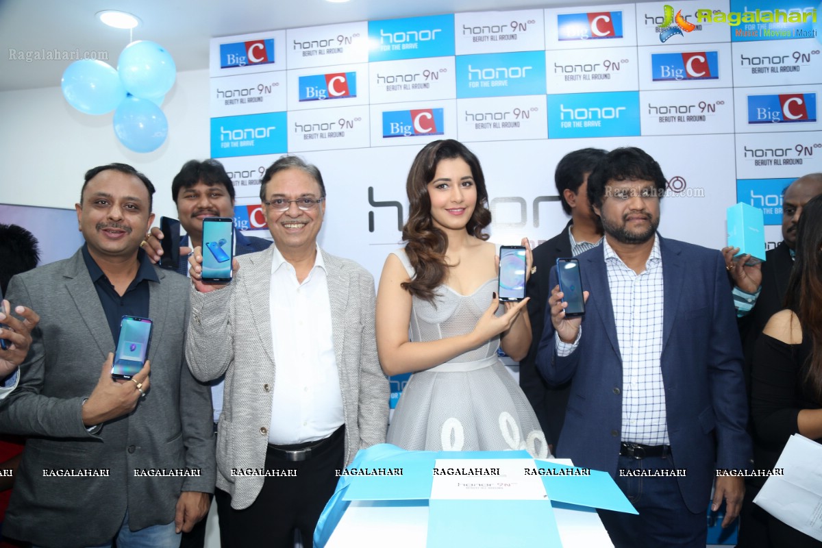 Raashi Khanna Launches Honor 9N Mobile at Big C