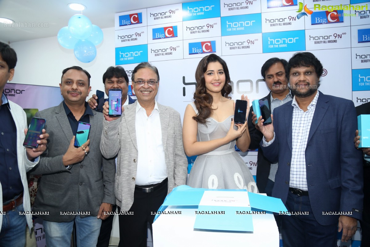 Raashi Khanna Launches Honor 9N Mobile at Big C