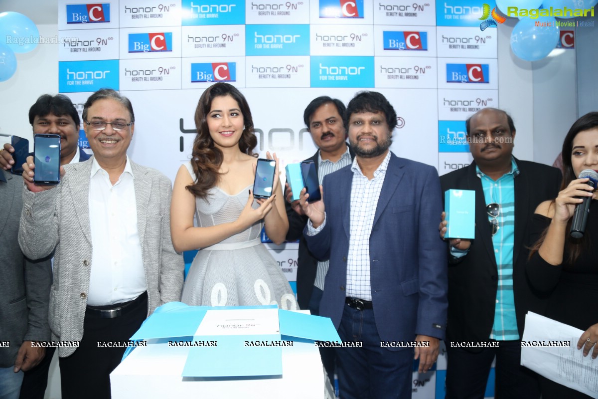 Raashi Khanna Launches Honor 9N Mobile at Big C