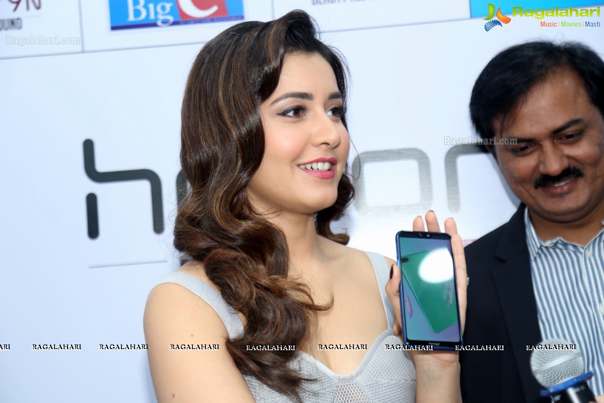 Raashi Khanna Launches Honor 9N Mobile at Big C