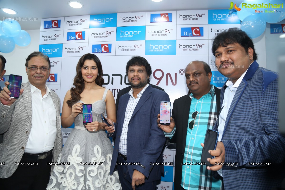 Raashi Khanna Launches Honor 9N Mobile at Big C