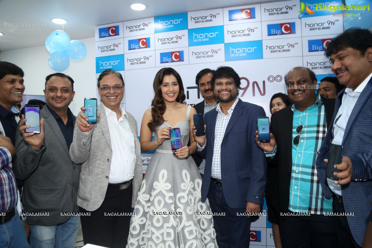 Raashi Khanna Launches Honor 9N Mobile at Big C