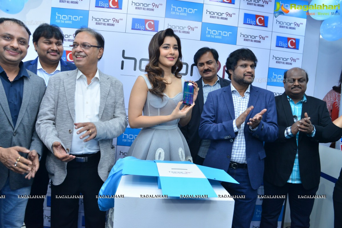 Raashi Khanna Launches Honor 9N Mobile at Big C