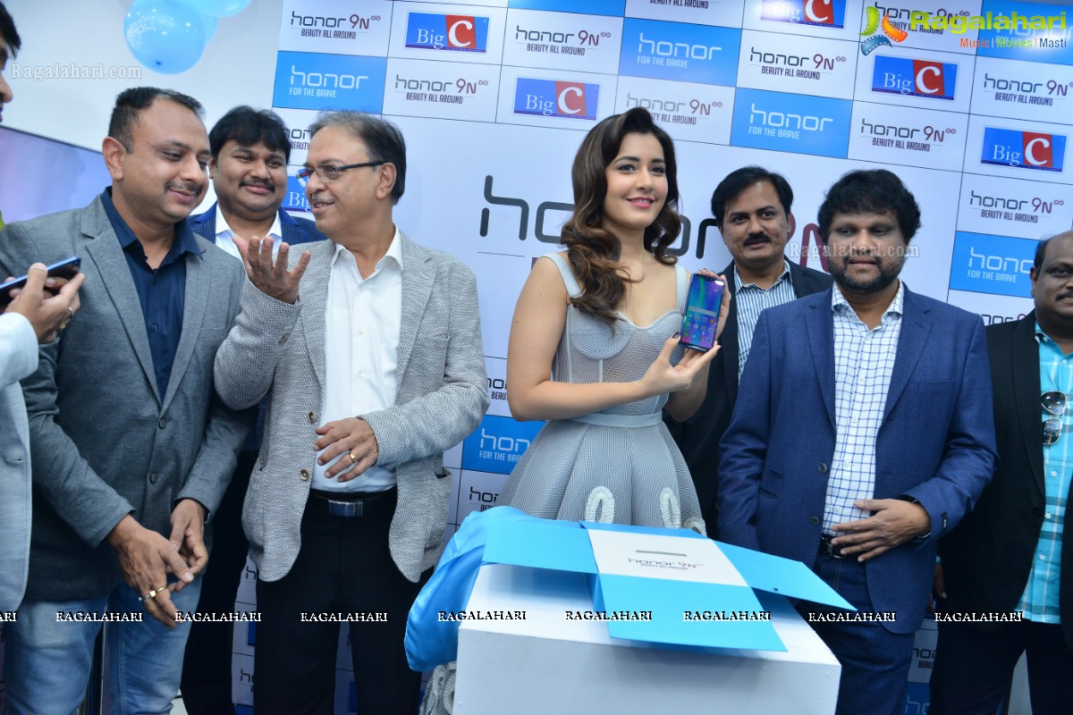 Raashi Khanna Launches Honor 9N Mobile at Big C