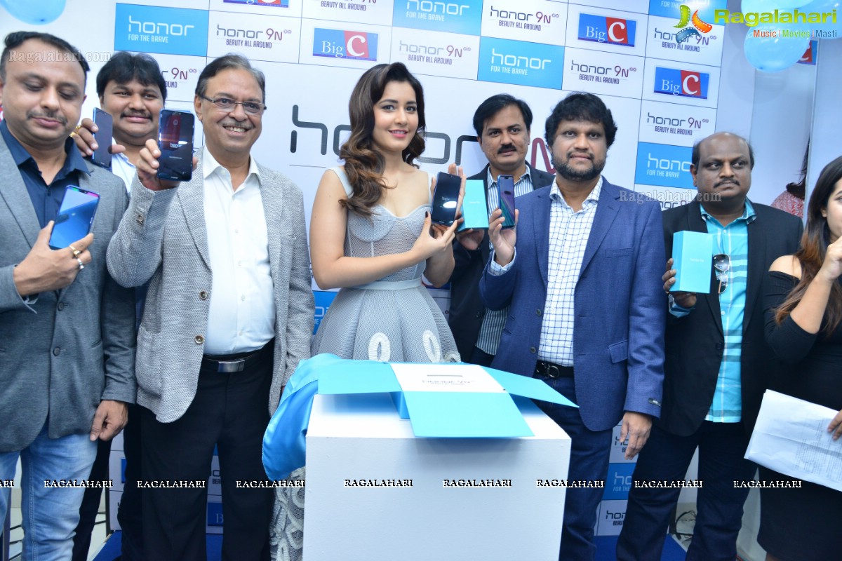 Raashi Khanna Launches Honor 9N Mobile at Big C